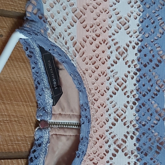 Top - Picture 2 of 4